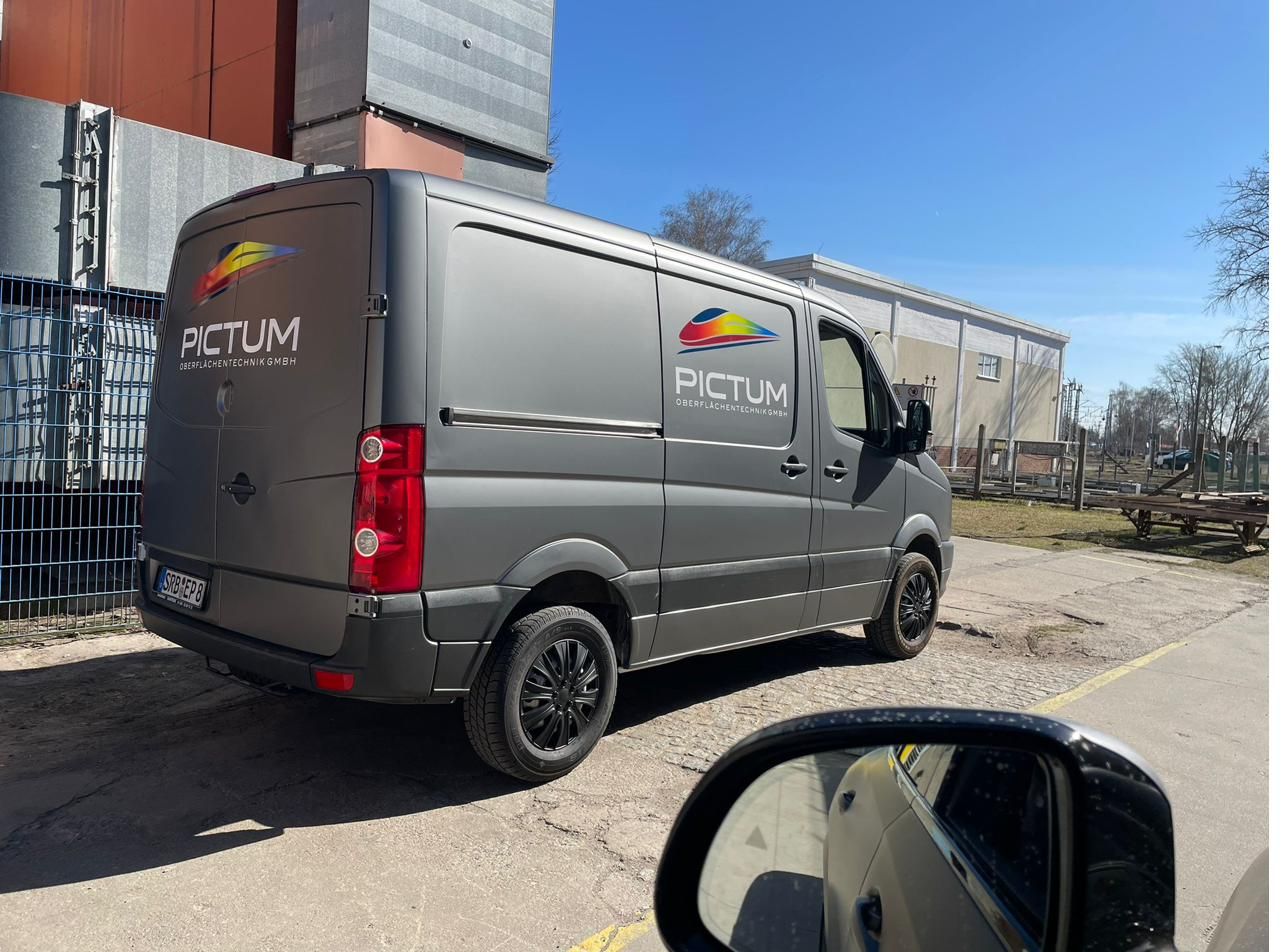PICTUM Servicefahrzeug am Standort Hennigsdorf