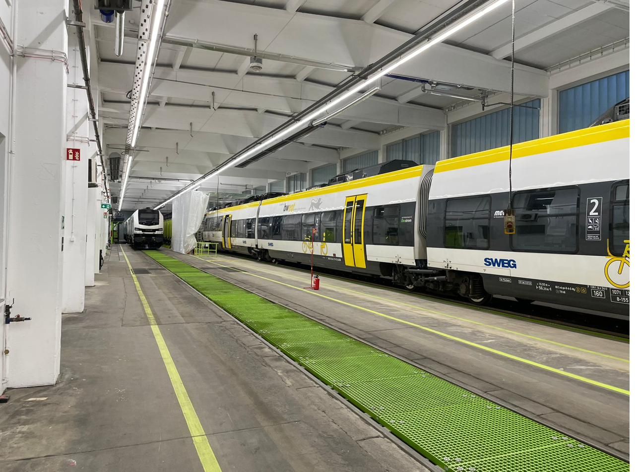 Triebzüge in der Instandhaltungshalle